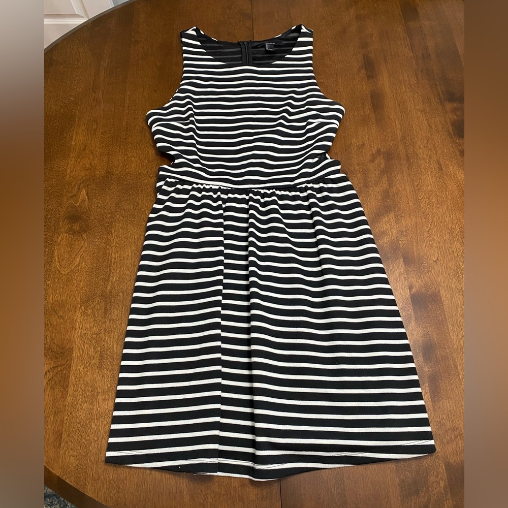 Forever 21 Black and White Stripped Zippered Dress. Size L.